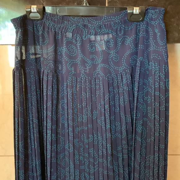 Schrader Blue Pleated Skirt - Picture 8 of 9